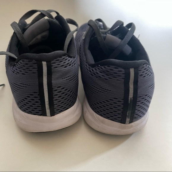 Women’s Saucony Running Shoes lightweight mesh grey and white retro style - Picture 5 of 12